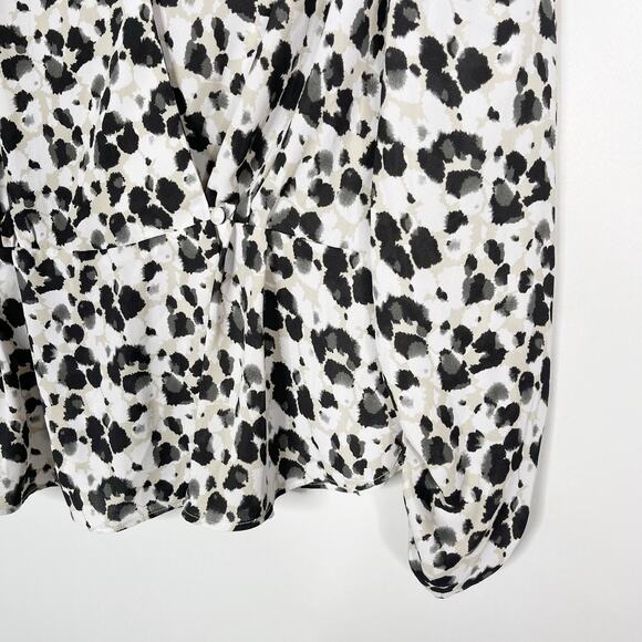 Cabi Medium White Black Gray Rosette Blouse Long Sleeve Print V Neck Wrap #5898 - Picture 6 of 10